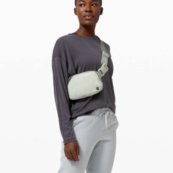 Lululemon Everywhere Belt Bag — Springtime - Picture 4 of 13